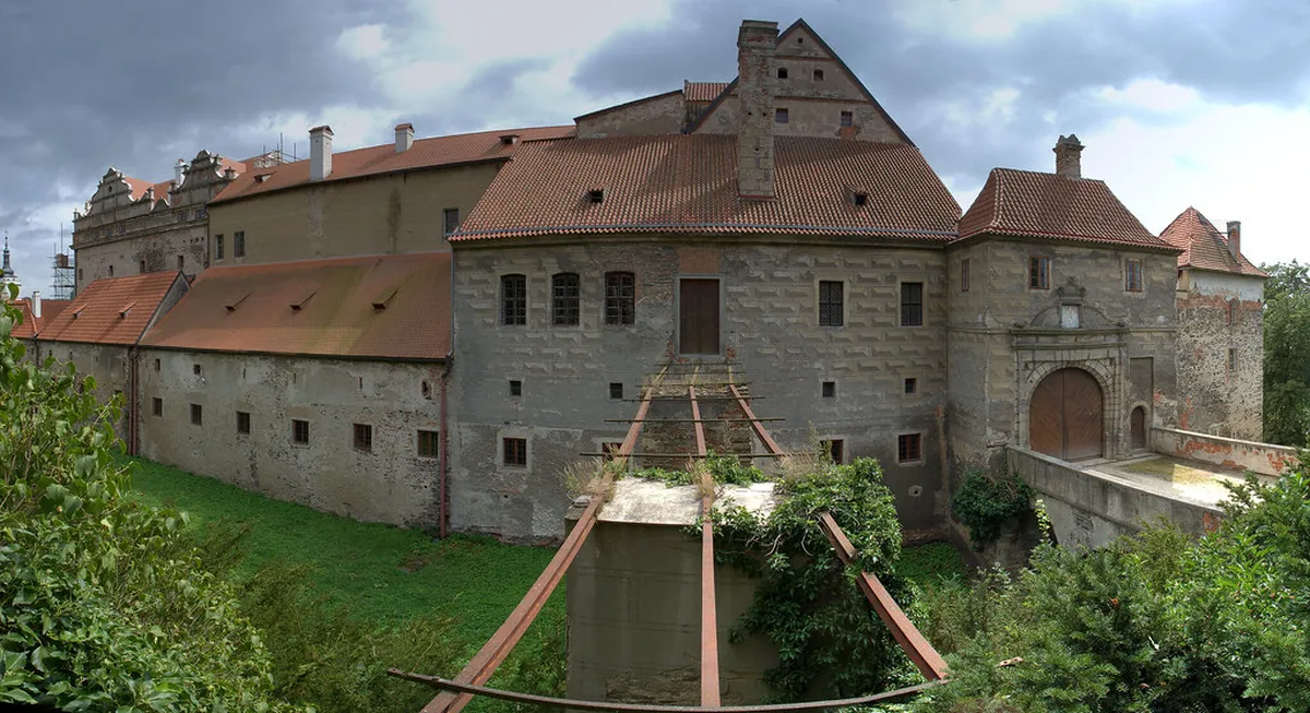 13 Best Things to Do at Horšovský Týn Castle and Town
